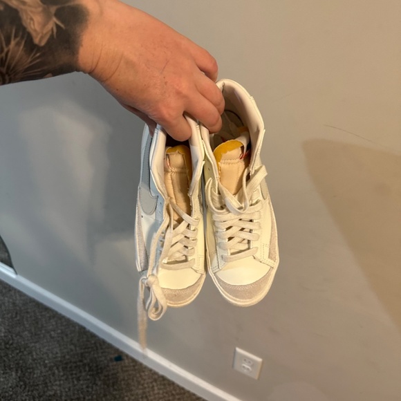 Nike - Picture 3 of 3